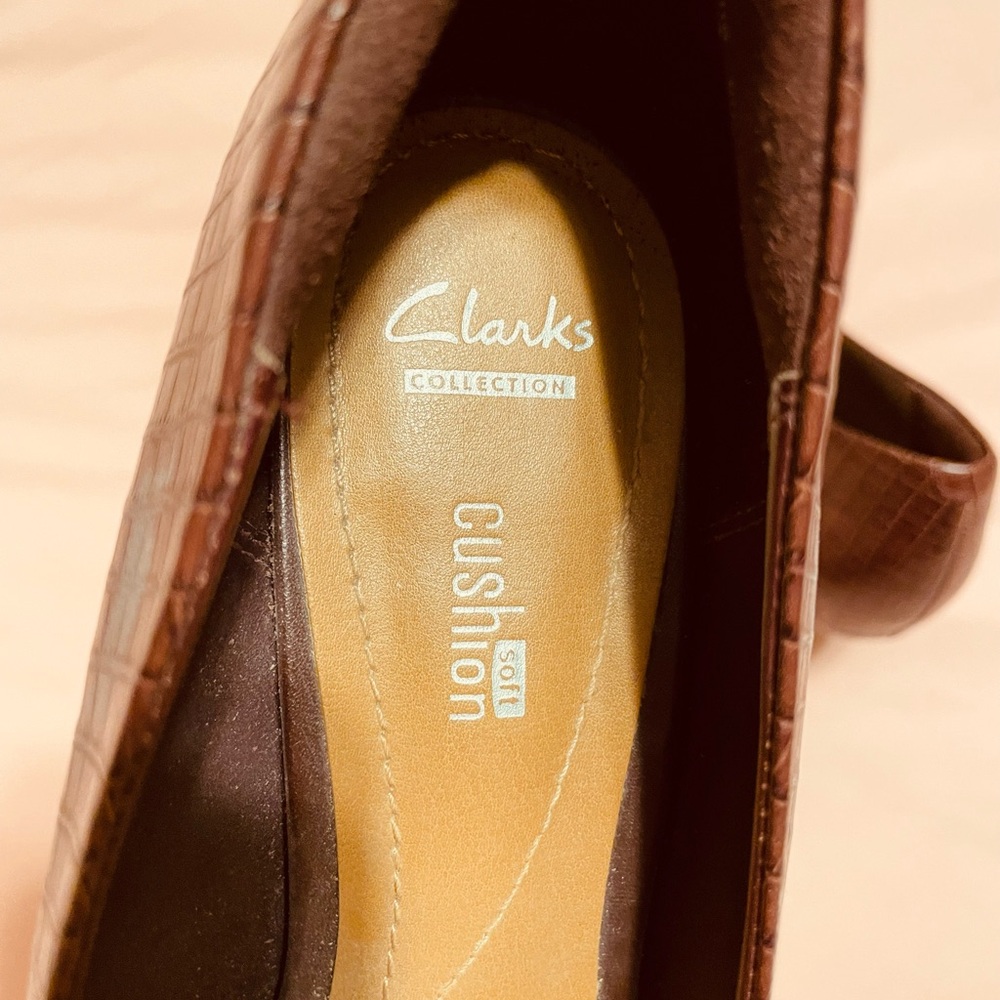 Clarks Textured Heels - Picture 4 of 4